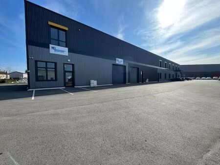 location commerce 2533 m² à neuville-sur-saône (69250)