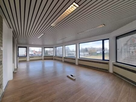 magazijn en kantoorruimtes te huur