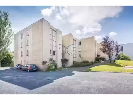 franchevillele haut - place de parking en extérieur à louer