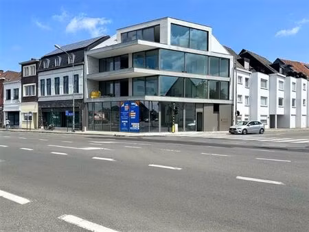 residentie white corner handelspand met maximale zichtbaa...