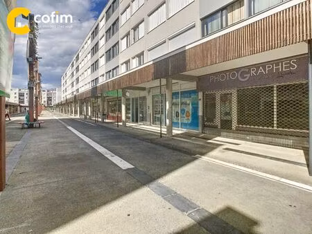 vente local commercial 2 pièces 72m2 mourenx 64150 - 39000 € - surface privée