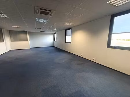 location bureau jaunay clan 502 m²