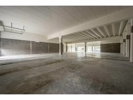 surface commerciale à louer à avenue de bouillon 121-127 libramont-chevigny (vaz59246)