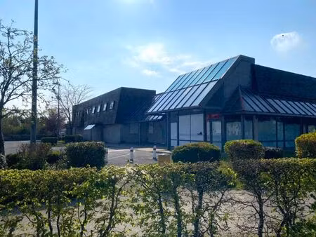 ancien carrefour market a louer