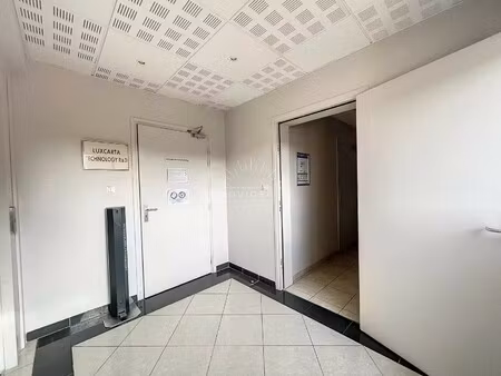 location boutique 7 pièces