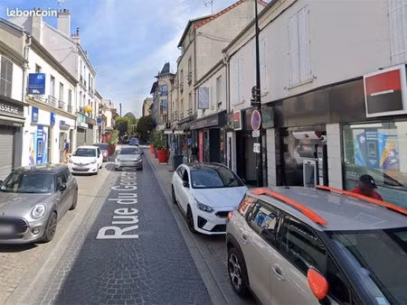 boutique 130 m² neuilly plaisance