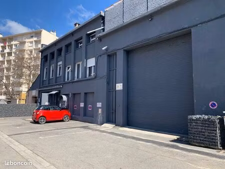 local entrepôt pour stockage ou auto entrepreneur