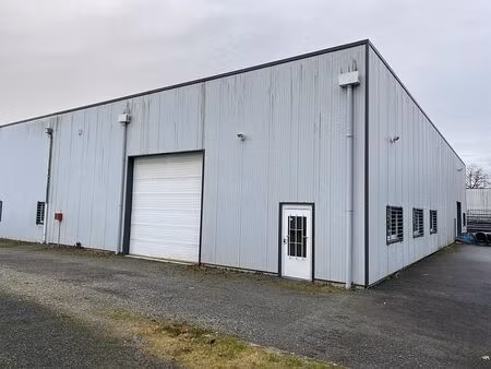 location local d'activités bouguenais 399 m²