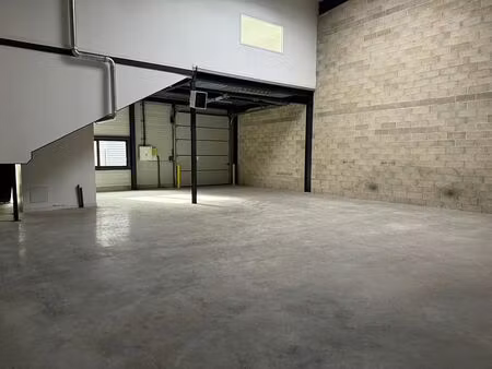 location local d'activités bussy st georges 1 374 m²