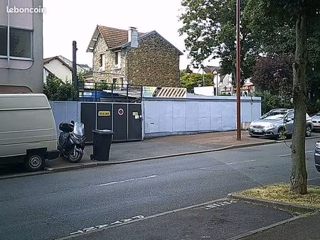 local (terrain) commercial d'activité 304 m2