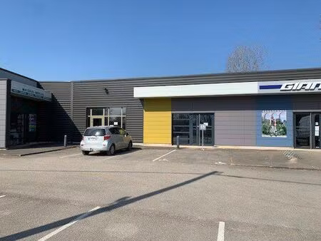 à louer - chalon nord / châtenoy-le-royal : cellule commerciale de 166 m²