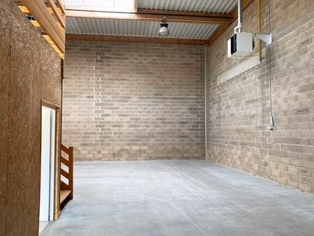 location local d'activités gellainville 1 530 m²