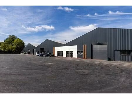 location local d'activités neuville en ferrain 1 850 m²
