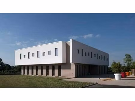 location local d'activités st etienne de montluc 352 m²