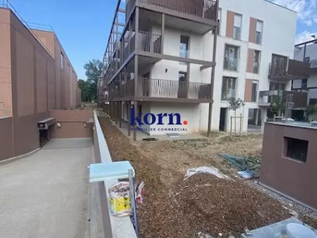 location locaux professionnels 115 m² à vaucresson (92420)  2 492 €