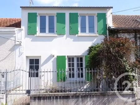 maison à louer - 5 pièces - 77 m2 - fouras - 17 - poitou-charentes