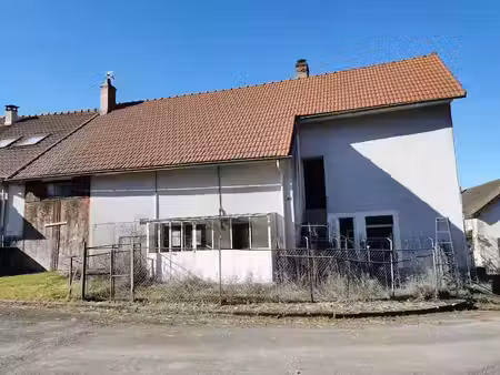 dans village au coeur de la vallée du mesvrin