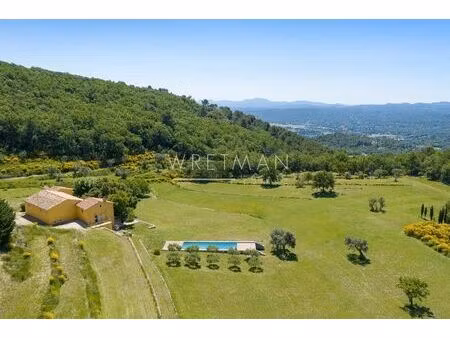 vente maison 11 pièces 550 m² seillans (83440)