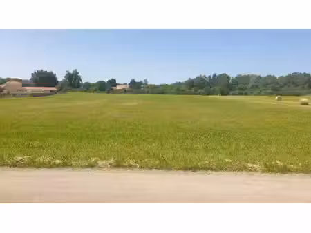 sur trept très joli terrain plat viabilisé