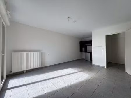 vendu libre  appartement saint génies bellevue t1 + cellier et parking