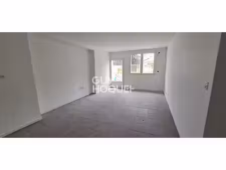 vente d’un appartement 4 pièces (80 m²) en rez-de-jardin à s...