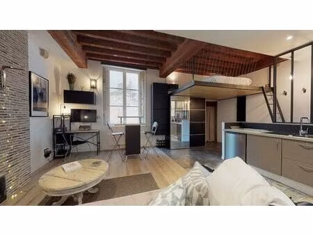studio de 30 m² avec mezzanine - côté cour - vieux lyon proche gare saint paul