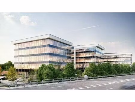 plateaux de bureaux neuf en bordure d'autoroute