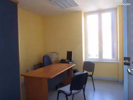 bureau 25 m²
