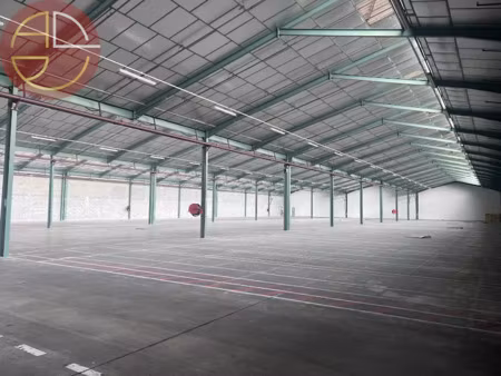 location locaux professionnels 9500 m² à bressols (82710)  47 500 €