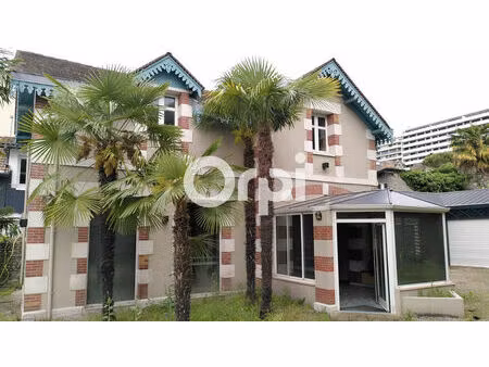 location local commercial 6 pièces 170m2 pau 64000 - 2000 € - surface privée