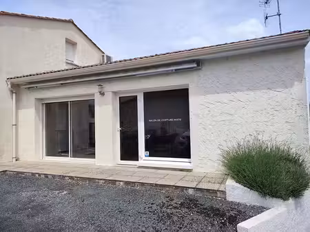 location local commercial saint-germain-de-lusignan 17500 - - surface privée