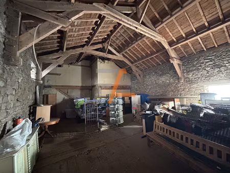 ancien centre équestre au coeur du village de saint-front