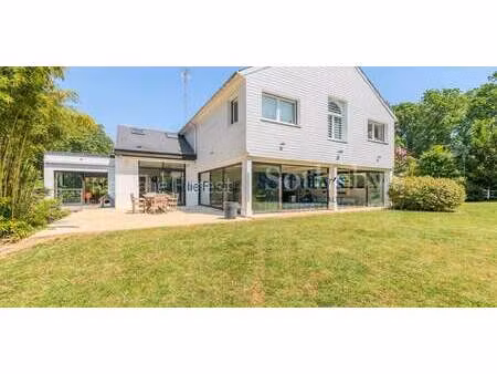 maison avec piscine et jardin prémesques (59)