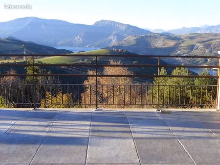 restaurant panoramique. fabrication artisanale de produits régionaux. salle et terrasse av