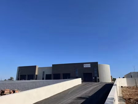 locaux d’activités - neufs - à partir de 200 m² - idéal artisans  pme  showroom - st georg