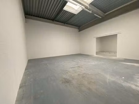 local d'activité et bureaux a louer