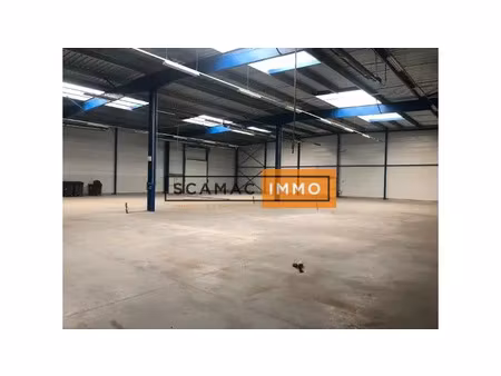 local d'activités de 1500m²