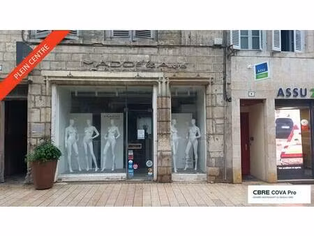 location commerce dole 81 m²