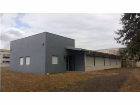 location locaux professionnels 15 pièces 234 m² à saint-pierre-du-mont (40280)  nan €