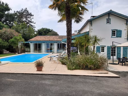 maison pey 6 pièce(s) 140 m2