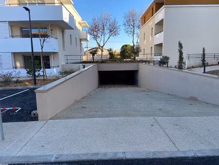 pelissanne - a louer - place de parking