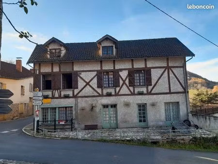 grande maison de village