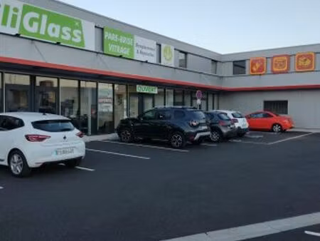 location local commercial 170m2 perpignan 66000 - 2200 € - surface privée