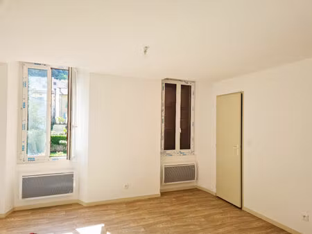 location appartement 2 pièces 35 m² à méounes-lès-montrieux (83136)