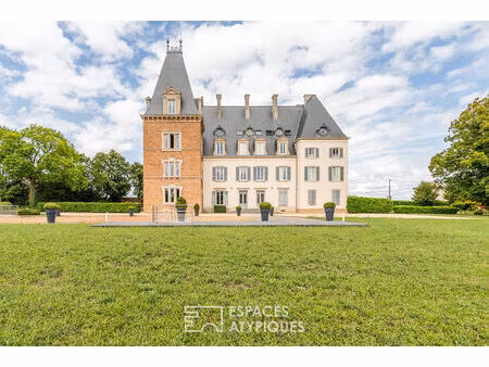 appartement de prestige avec vue dégagée dans un château du beaujolais