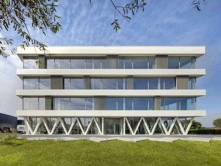 bureaux de nouvelle construction (224-285 m²) dans le projet