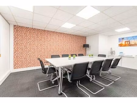 espace de bureau privé personnalisé en fonction des besoins uniques de votre entreprise à 