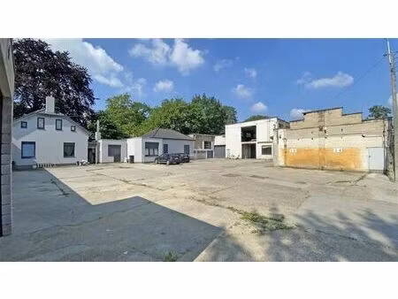 bâtiment industriel d'une superficie de 2000m²