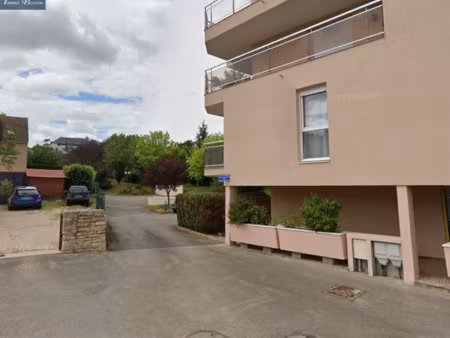 a vendre fontaine les dijon 'les 3 saffres'  place de parkin