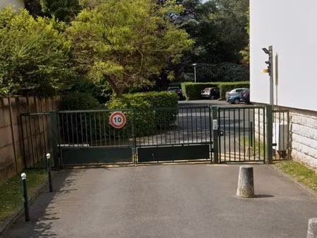 place de parking à louer